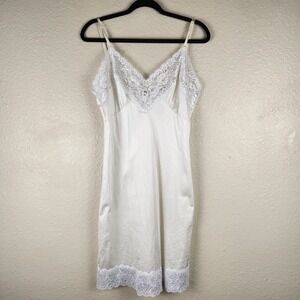 Vintage Ashley Taylor Ivory Lace Nylon Slip Size 34 USA Antron III Lingerie...
